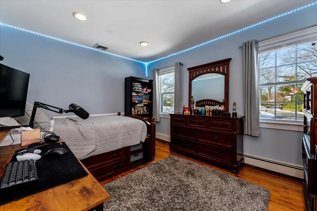 20 Mclane Drive Dix Hills NY 11746