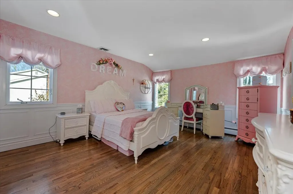 20 Mclane Drive Dix Hills NY 11746
