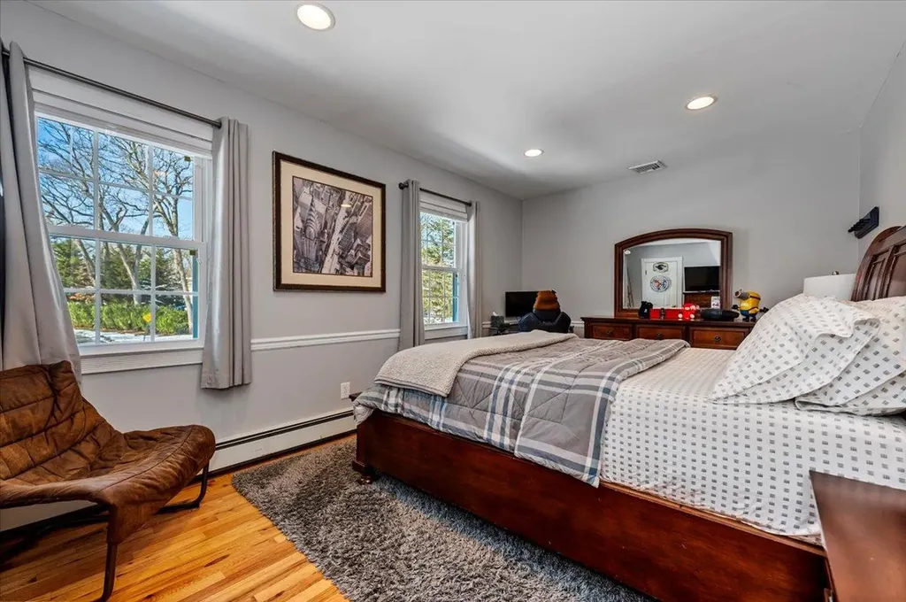 20 Mclane Drive Dix Hills NY 11746