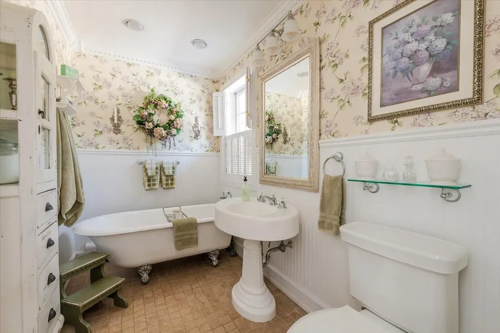20 Mclane Drive Dix Hills NY 11746