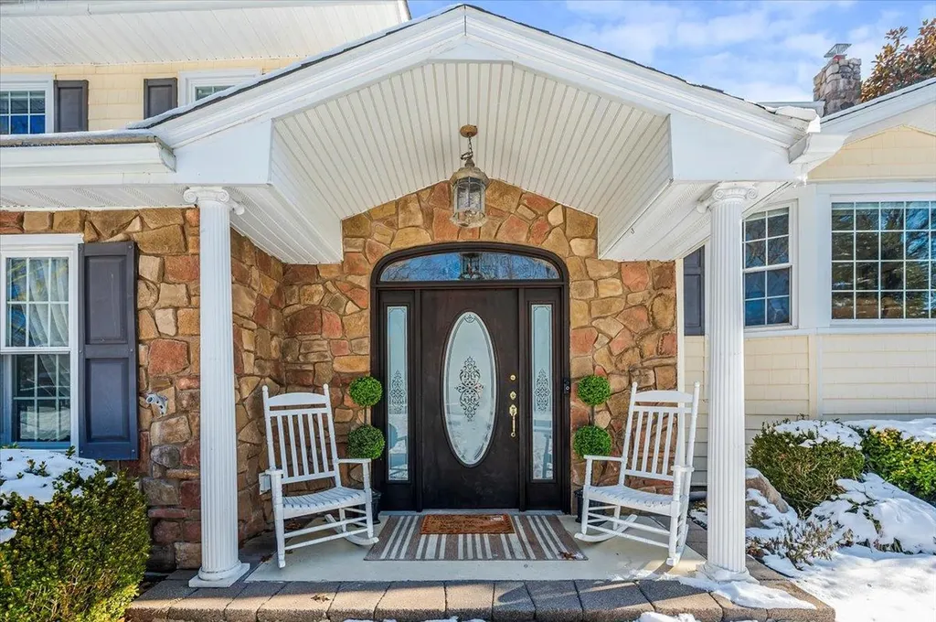 20 Mclane Drive Dix Hills NY 11746