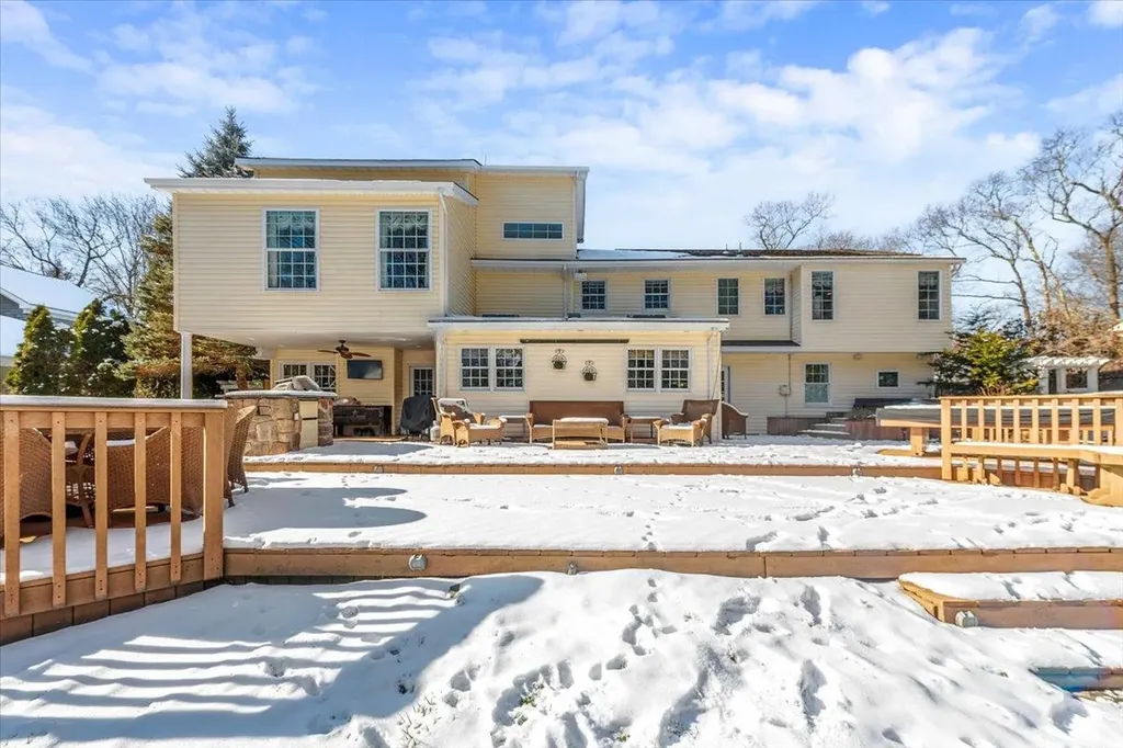 20 Mclane Drive Dix Hills NY 11746