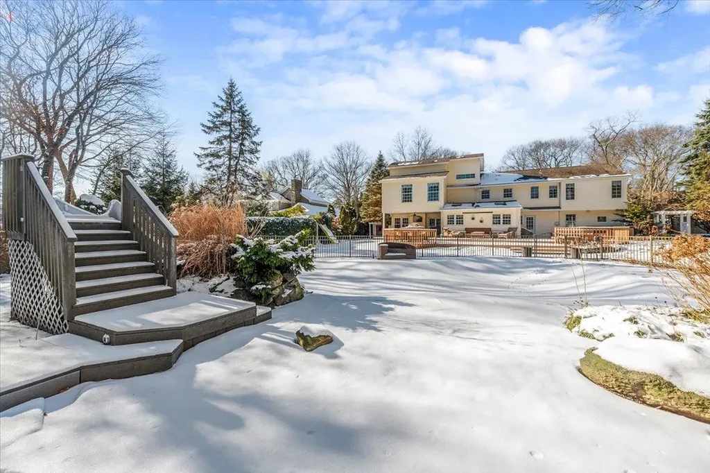 20 Mclane Drive Dix Hills NY 11746