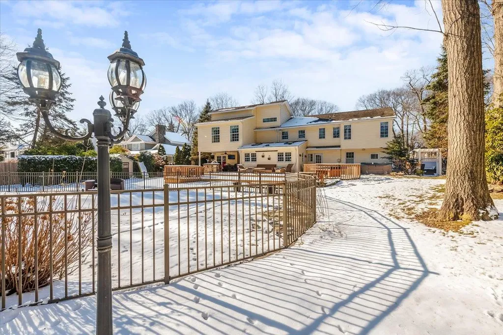 20 Mclane Drive Dix Hills NY 11746