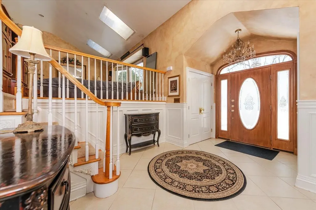 20 Mclane Drive Dix Hills NY 11746