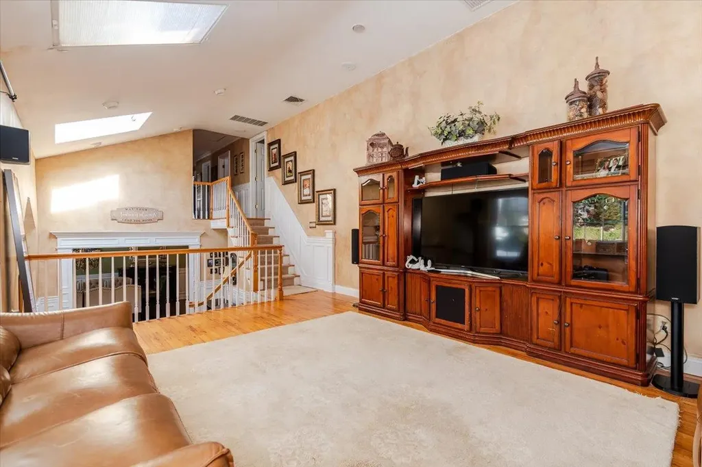 20 Mclane Drive Dix Hills NY 11746