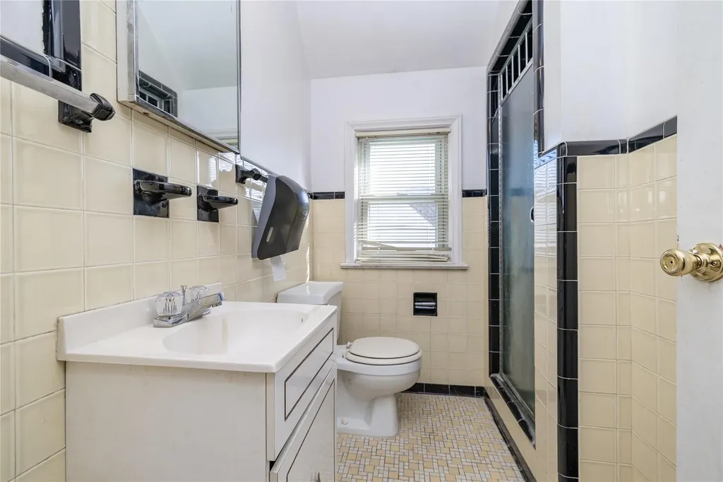 3309 Skillman Ave, Oceanside NY 11572