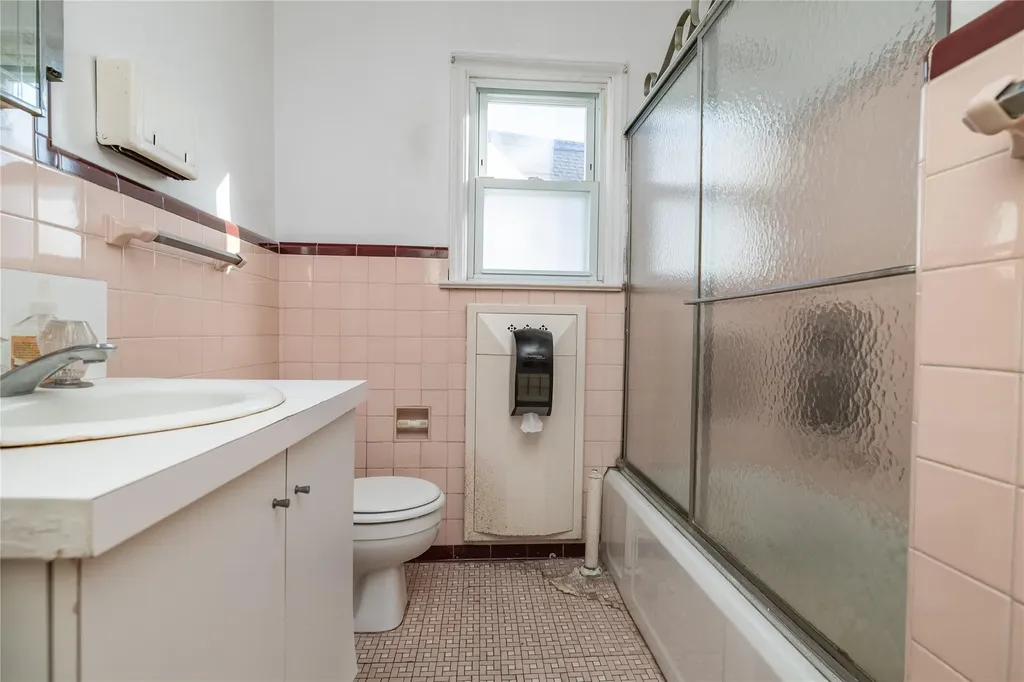 3309 Skillman Ave, Oceanside NY 11572