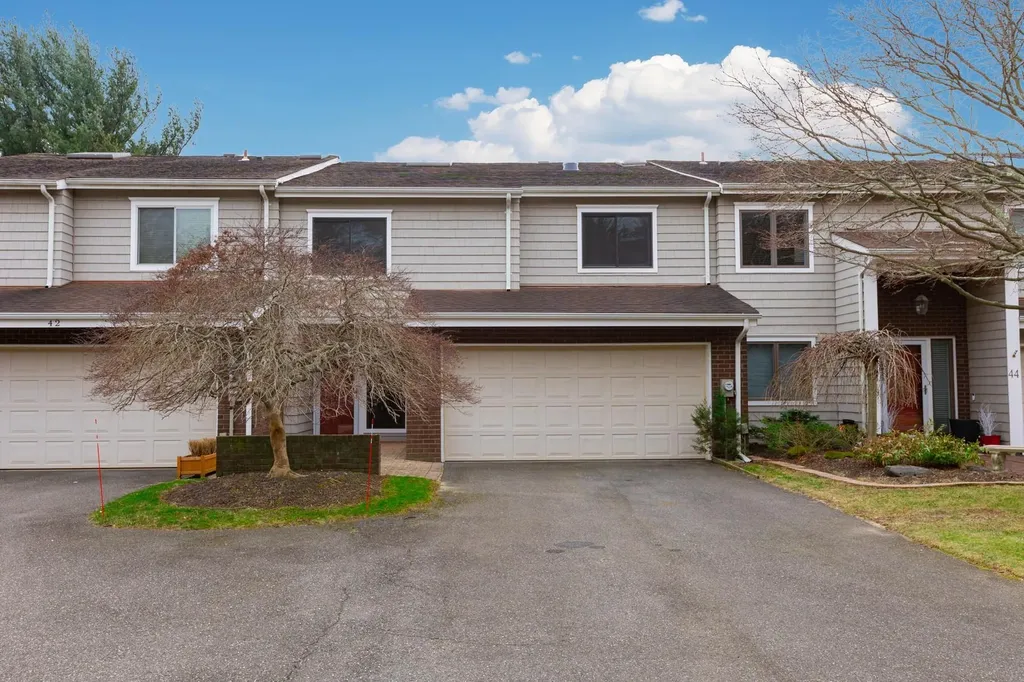 43 Boathouse Lane Bay Shore NY 11706