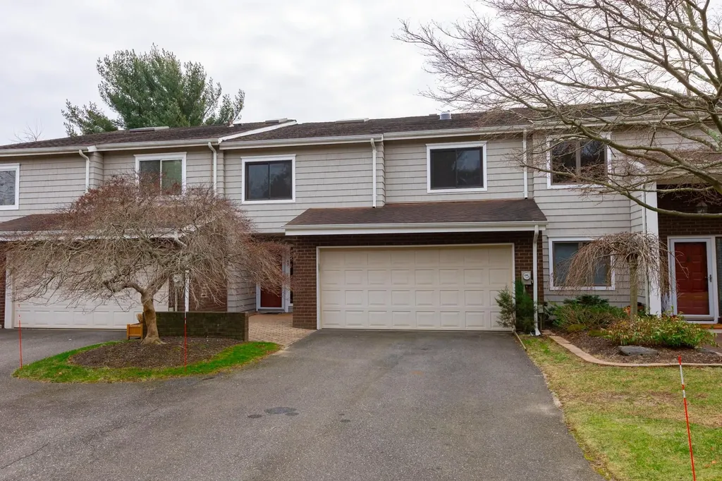43 Boathouse Lane Bay Shore NY 11706