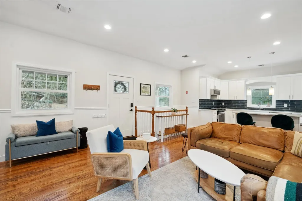 83 Oakside Road Smithtown NY 11787