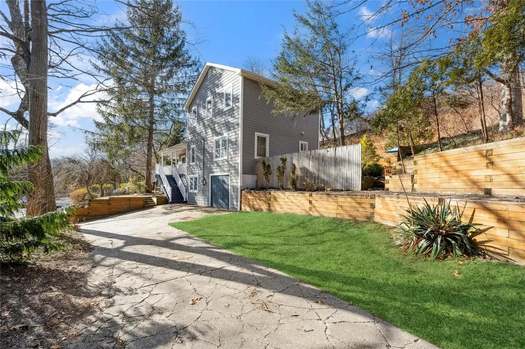 83 Oakside Road Smithtown NY 11787
