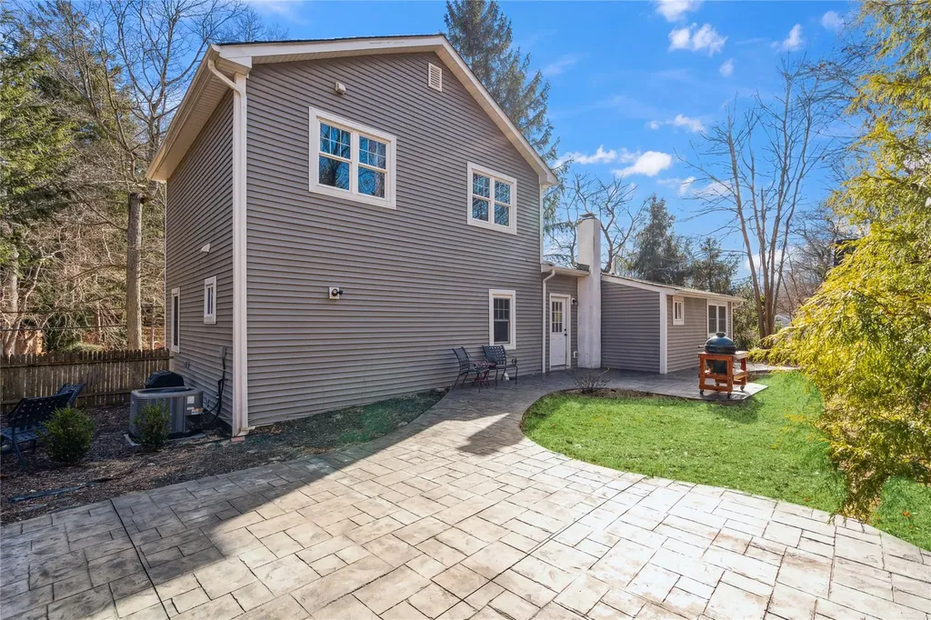 83 Oakside Road Smithtown NY 11787