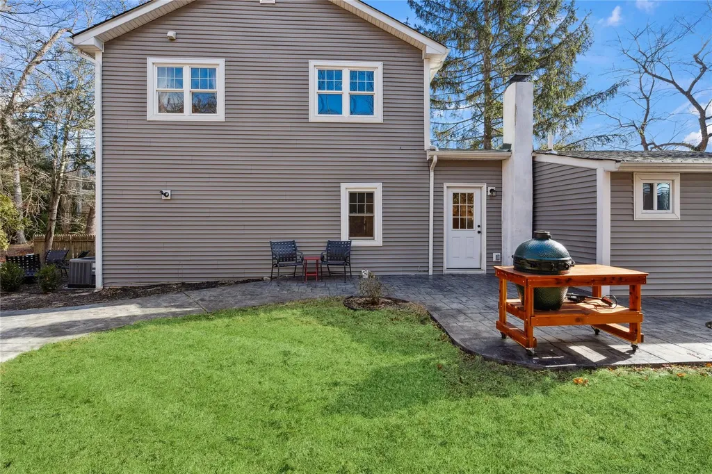 83 Oakside Road Smithtown NY 11787