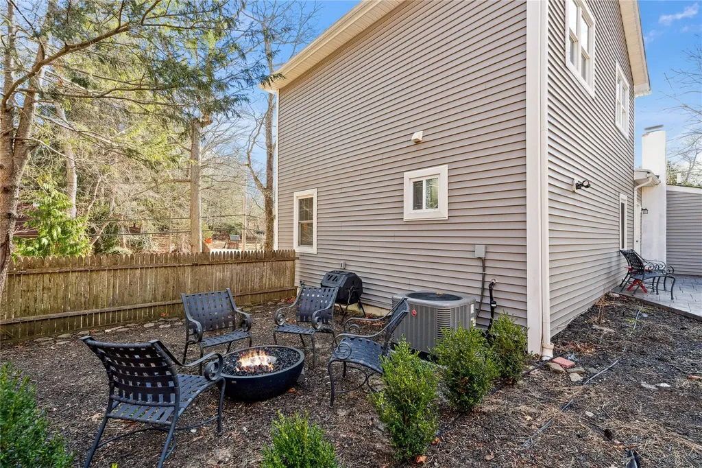 83 Oakside Road Smithtown NY 11787