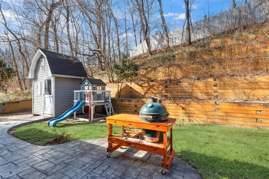 83 Oakside Road Smithtown NY 11787