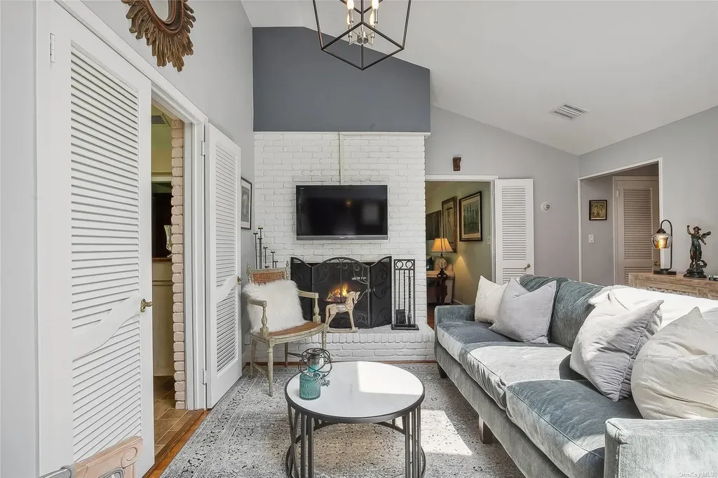 19 Chatham Place Dix Hills NY 11746