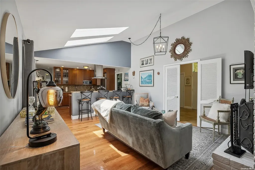 19 Chatham Place Dix Hills NY 11746