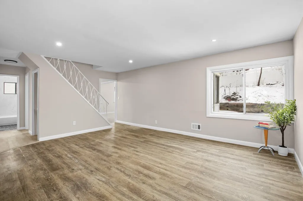 206 Gailmore Drive Yonkers NY 10710