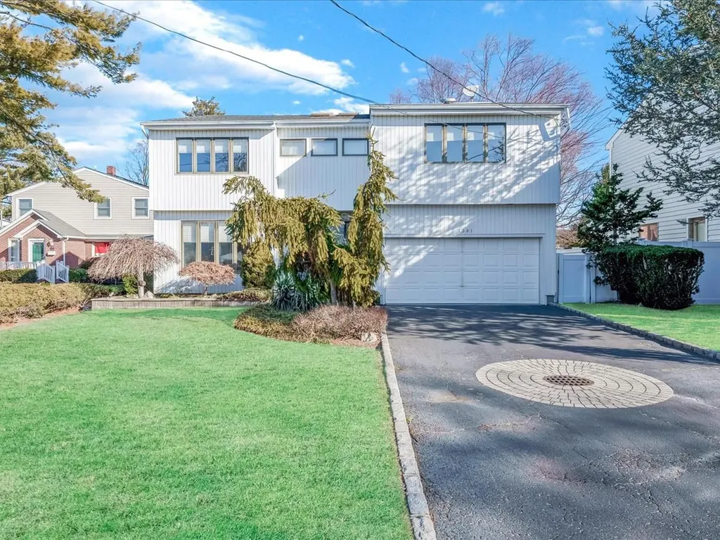 3361 Harold Street Oceanside NY 11572