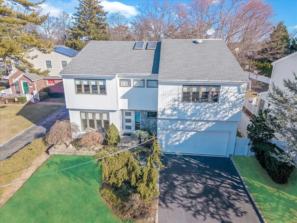 3361 Harold Street Oceanside NY 11572