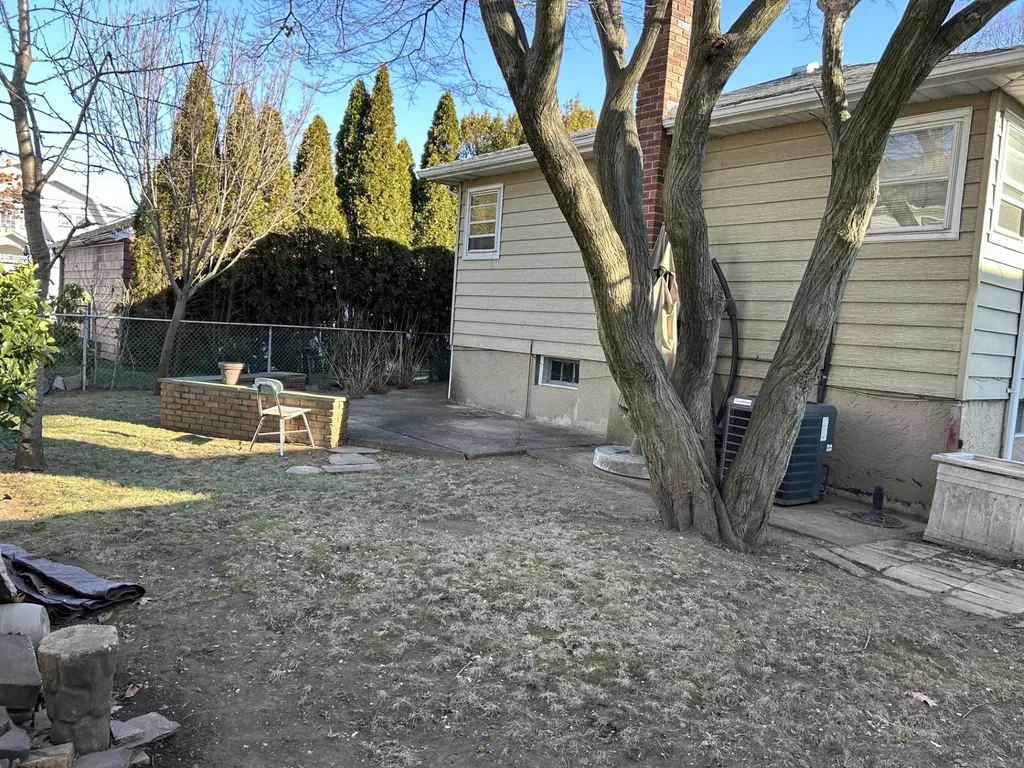 396 Jackson Avenue Mineola NY 11501