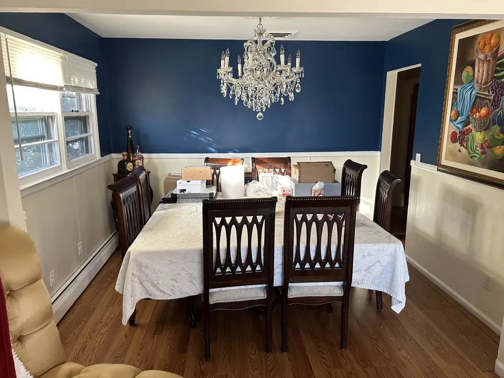396 Jackson Avenue Mineola NY 11501