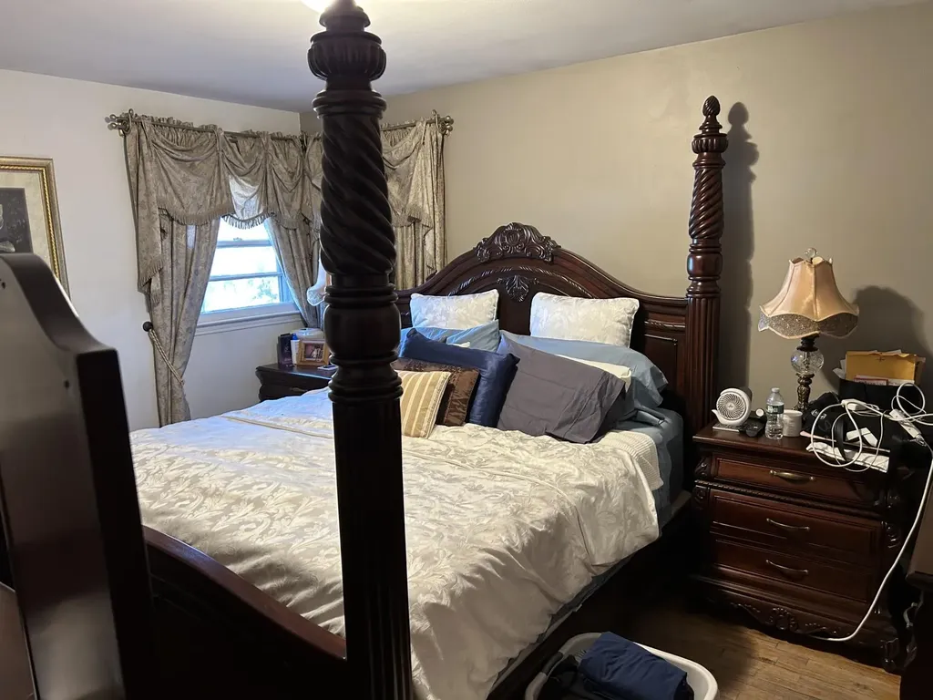 396 Jackson Avenue Mineola NY 11501