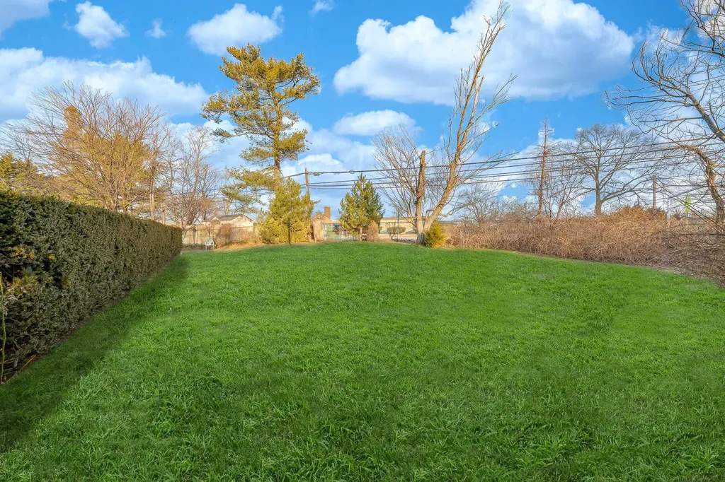 11 Round Lane Levittown NY 11756