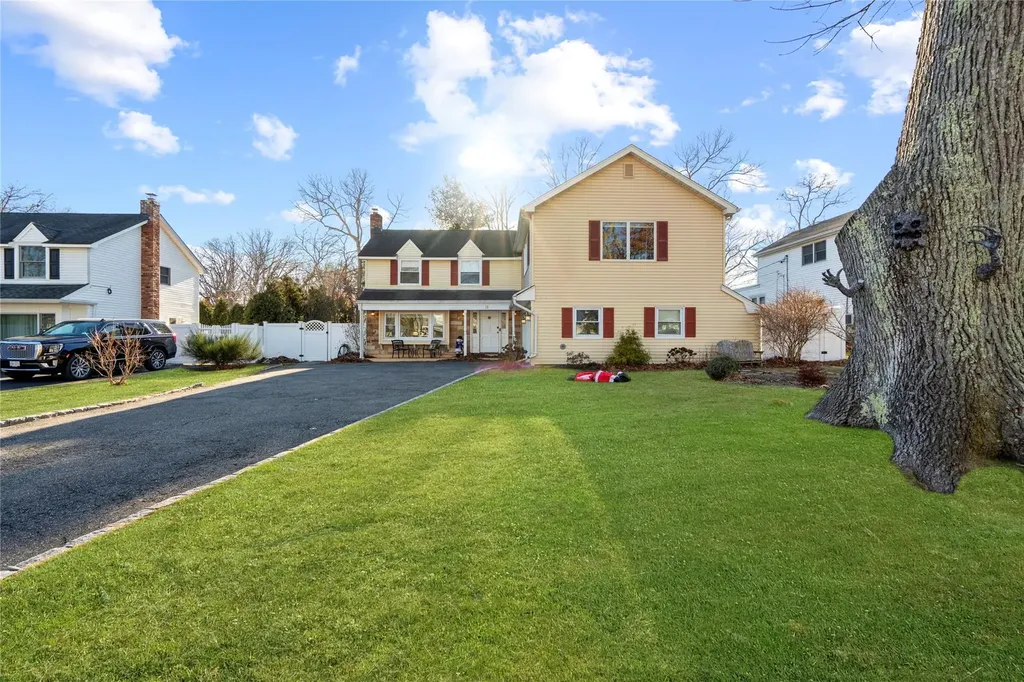 20 Eliot Drive Lake Grove NY 11755