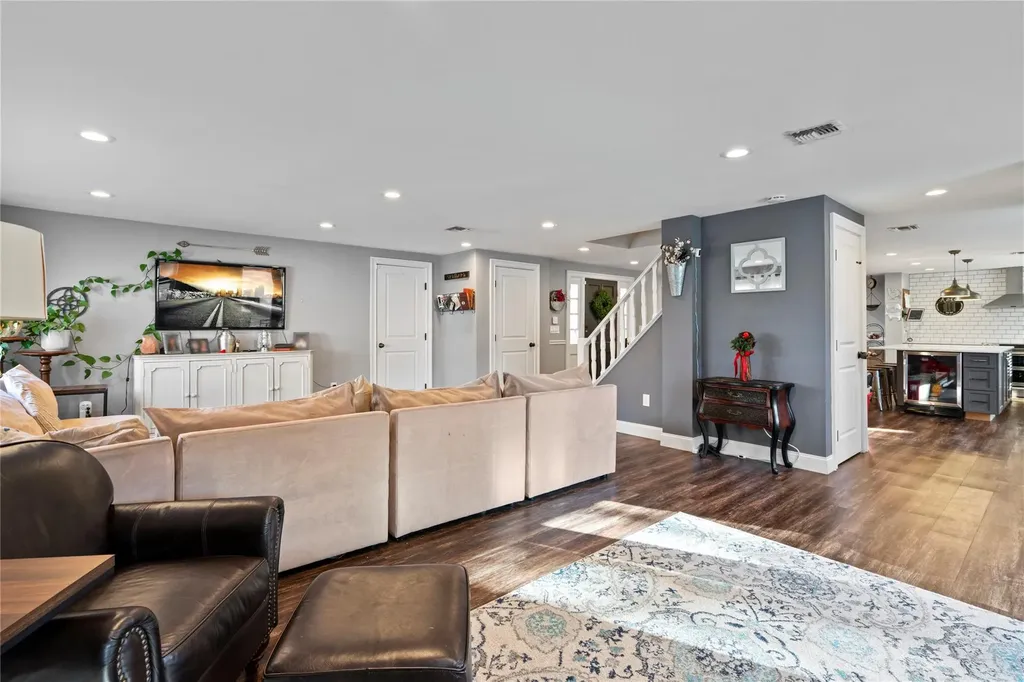 20 Eliot Drive Lake Grove NY 11755
