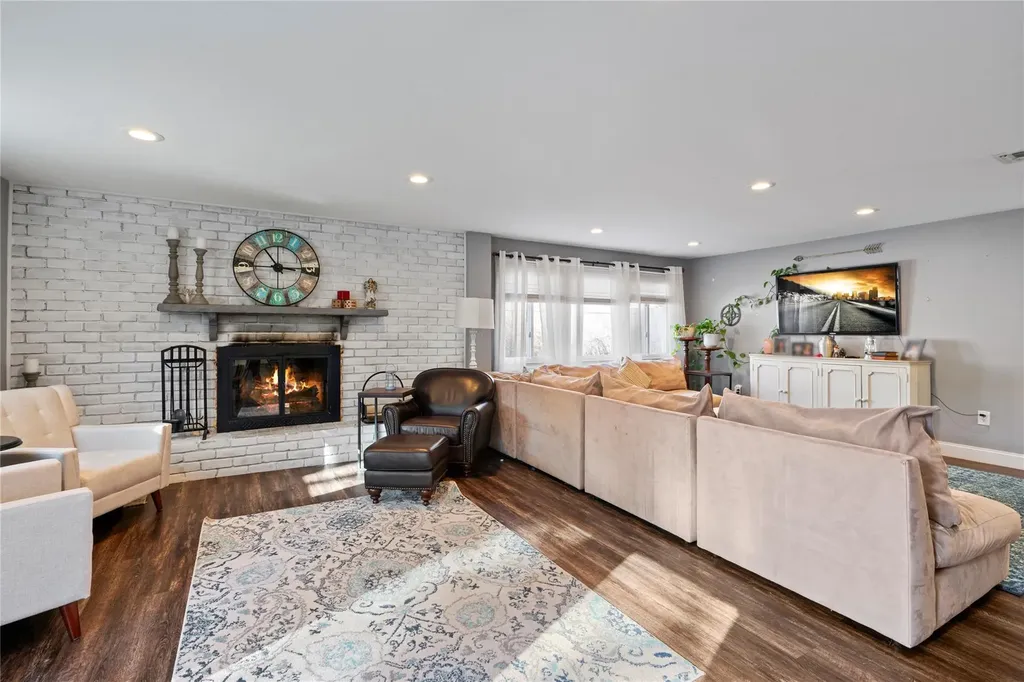 20 Eliot Drive Lake Grove NY 11755