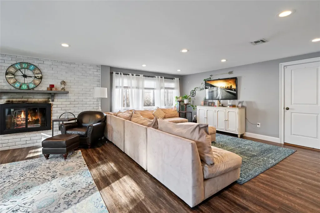 20 Eliot Drive Lake Grove NY 11755