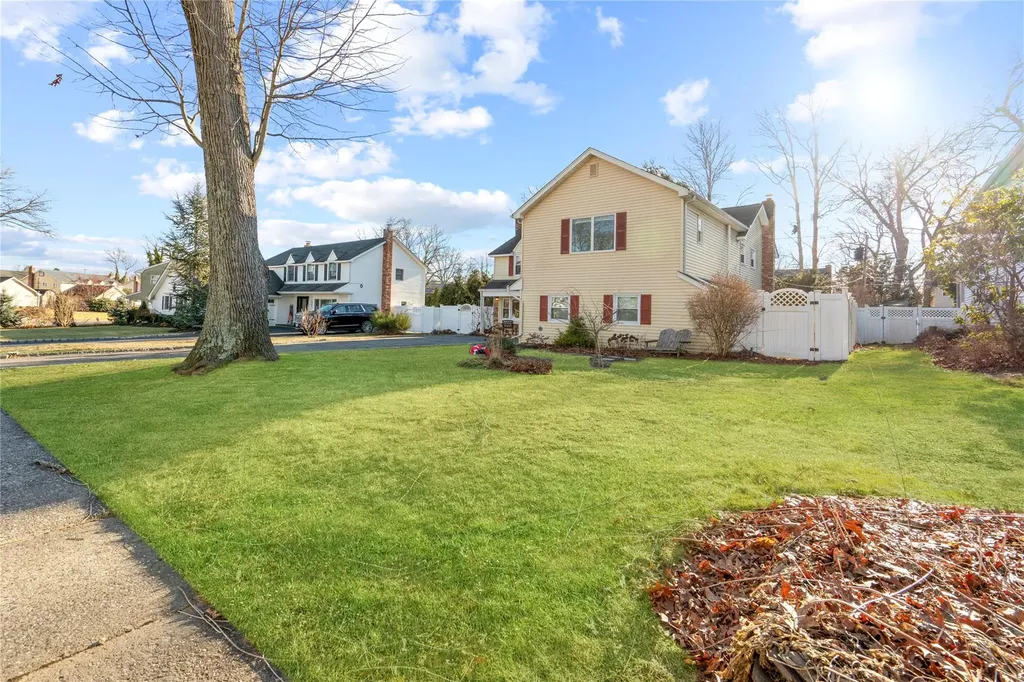 20 Eliot Drive Lake Grove NY 11755