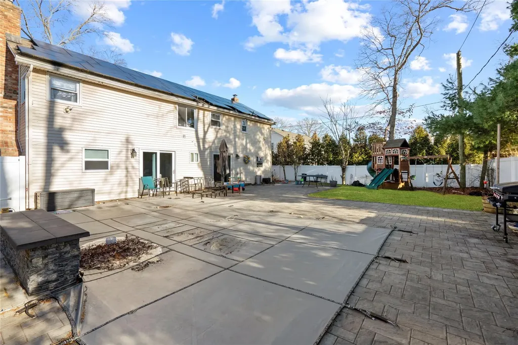 20 Eliot Drive Lake Grove NY 11755