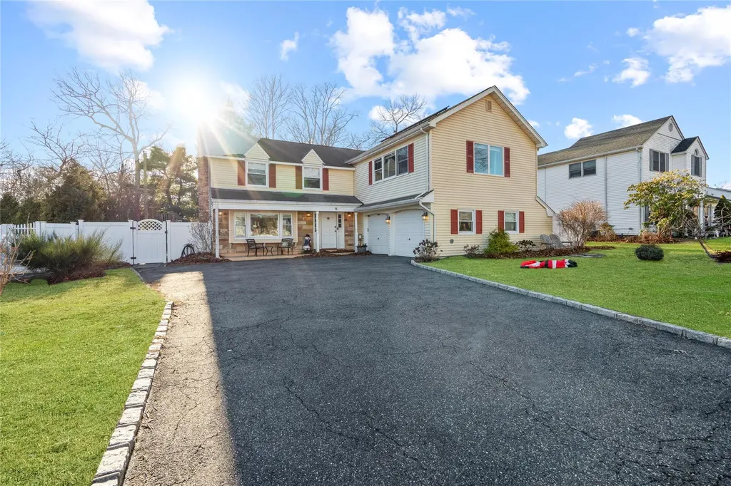 20 Eliot Drive Lake Grove NY 11755