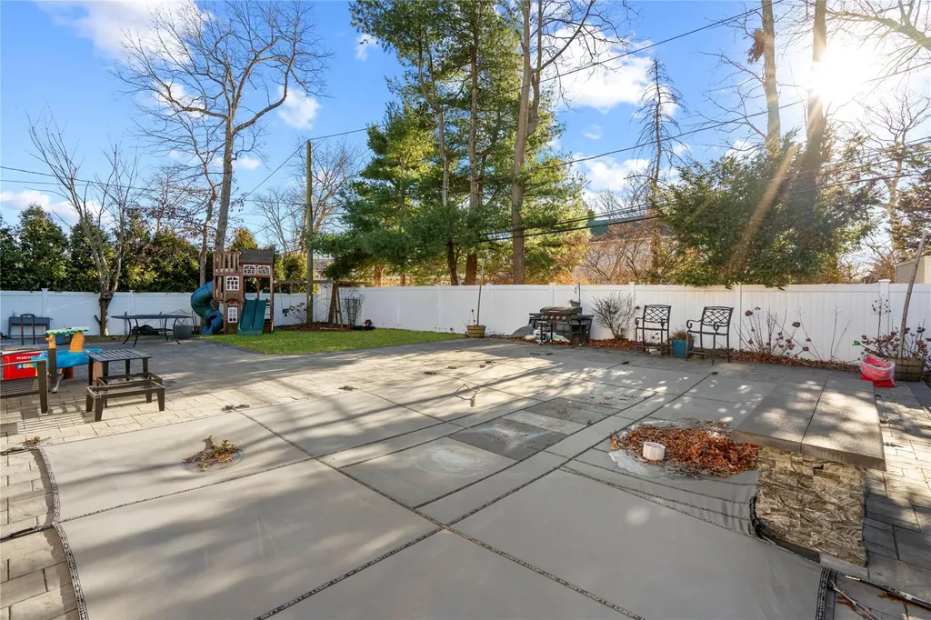20 Eliot Drive Lake Grove NY 11755