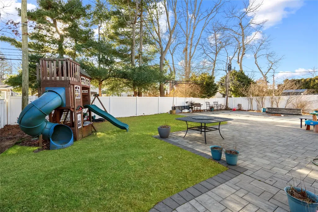 20 Eliot Drive Lake Grove NY 11755