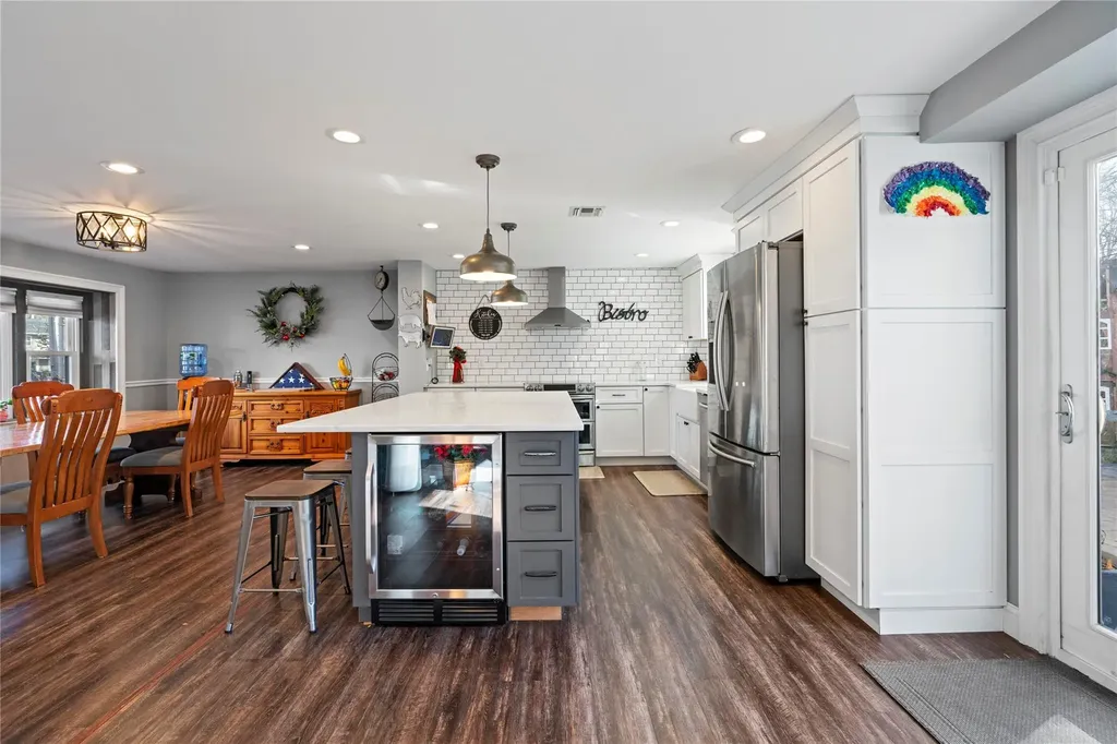 20 Eliot Drive Lake Grove NY 11755