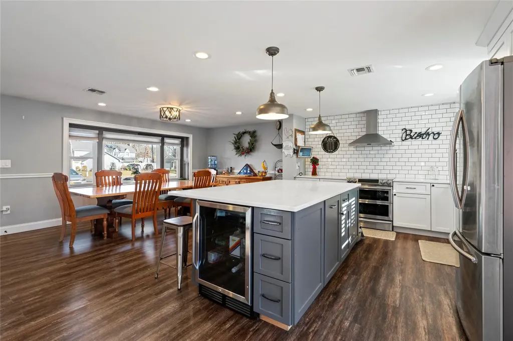 20 Eliot Drive Lake Grove NY 11755