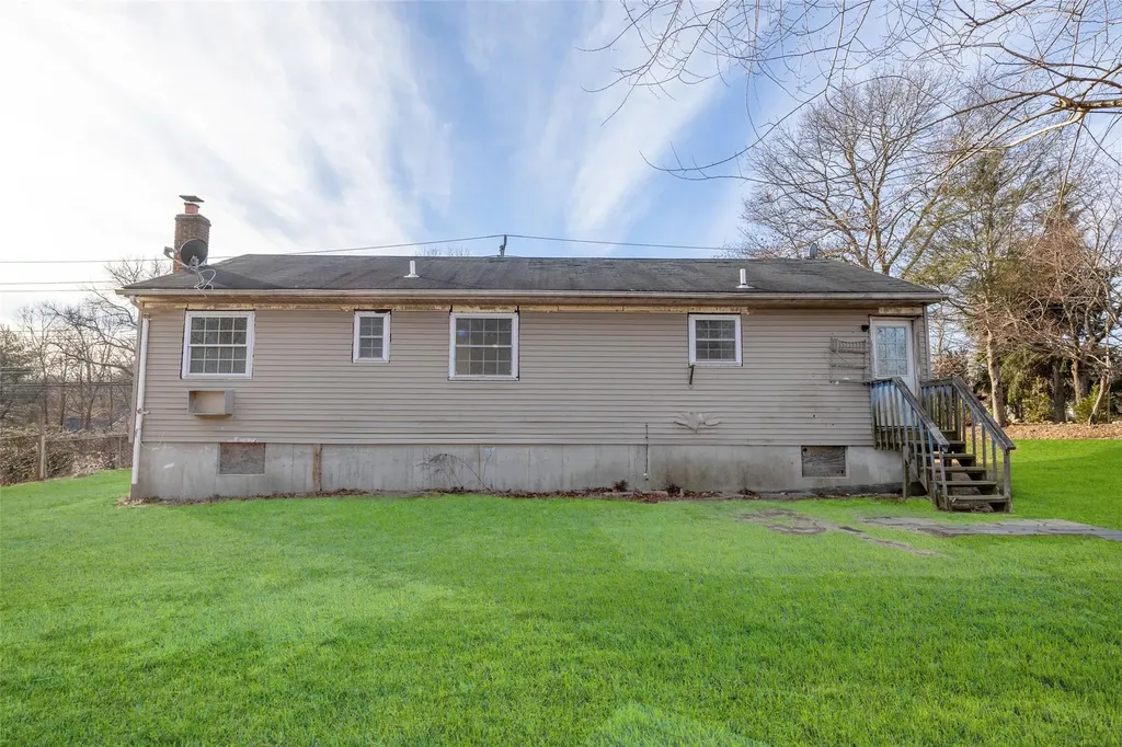 83 Gray Avenue Medford NY 11763