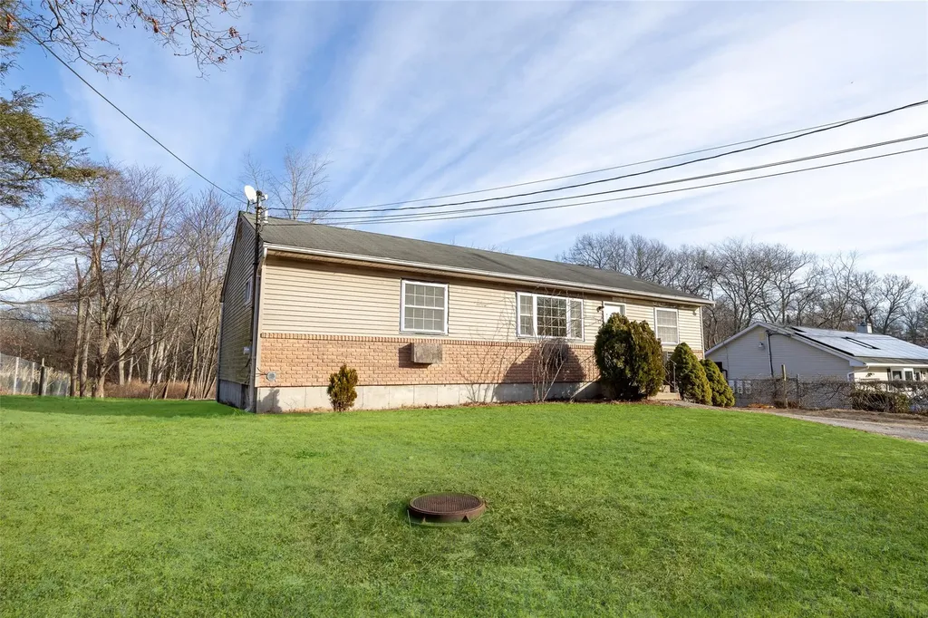 83 Gray Avenue Medford NY 11763
