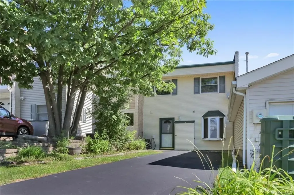 4 Golf Drive Florida NY 10921