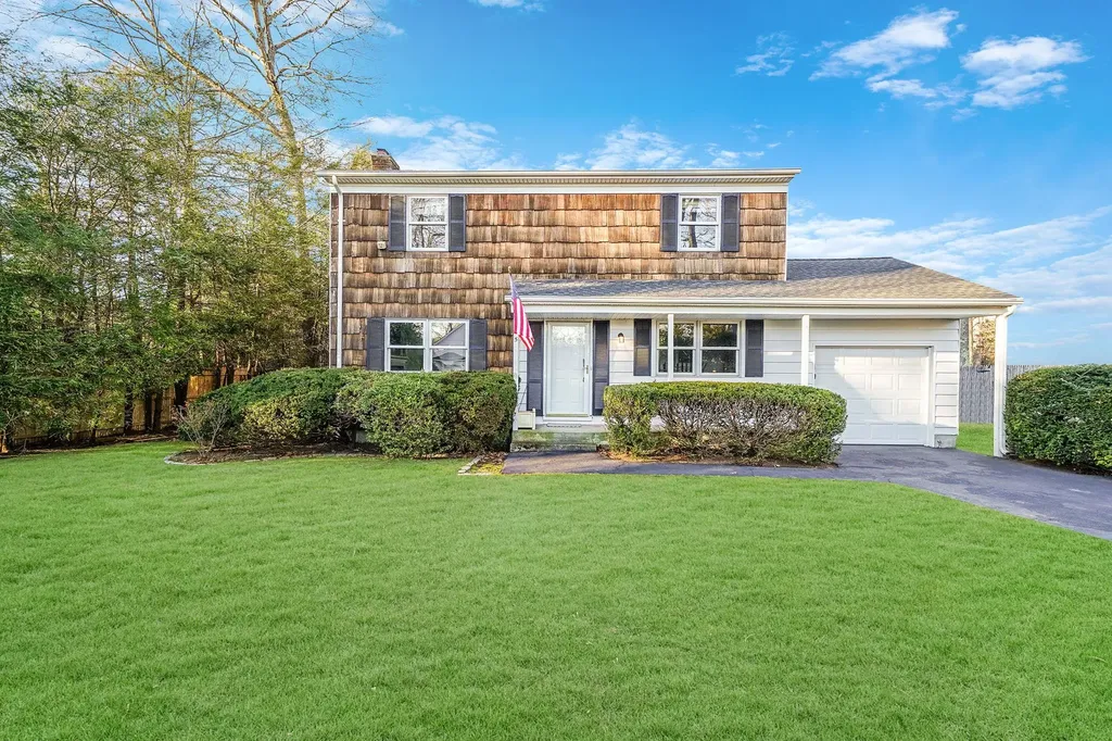 5 Knob Hill Drive Smithtown NY 11787
