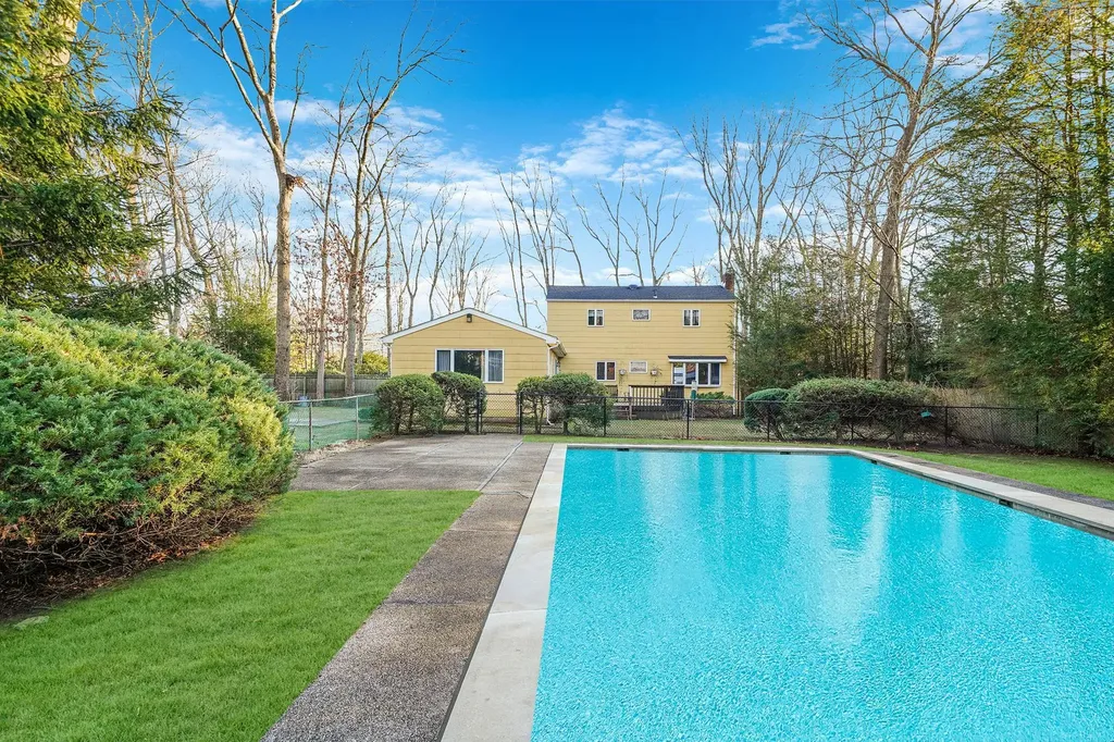5 Knob Hill Drive Smithtown NY 11787