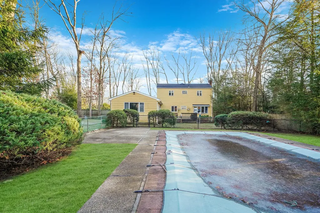 5 Knob Hill Drive Smithtown NY 11787