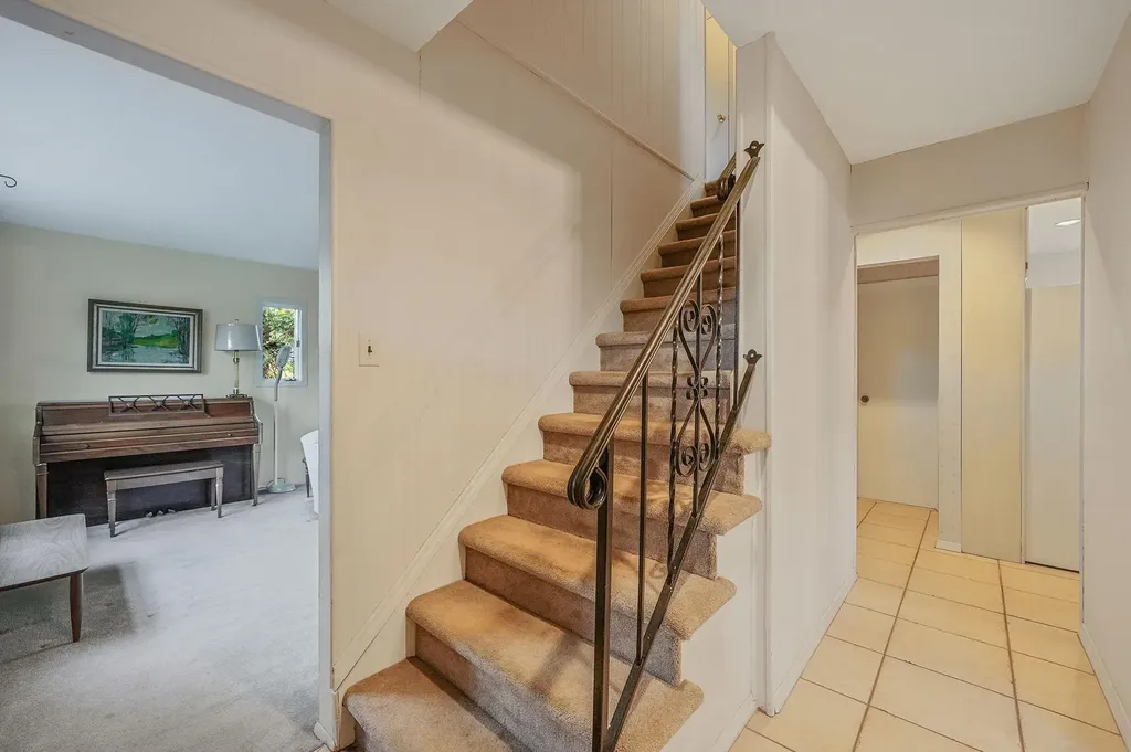 5 Knob Hill Drive Smithtown NY 11787