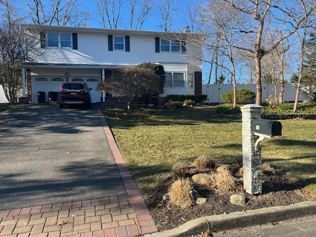10 Scott Drive Smithtown NY 11787