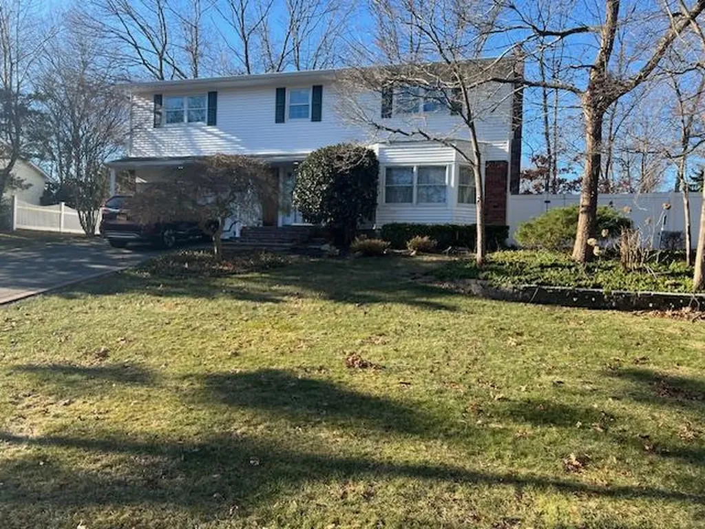 10 Scott Drive Smithtown NY 11787