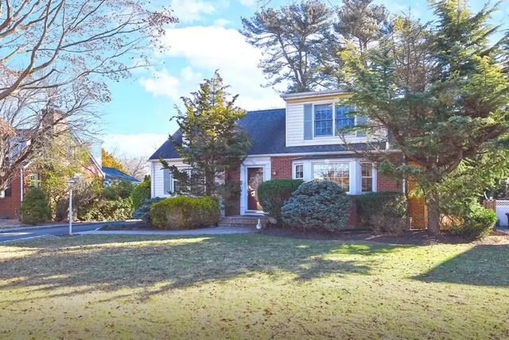 24 Surrey Drive Merrick NY 11566